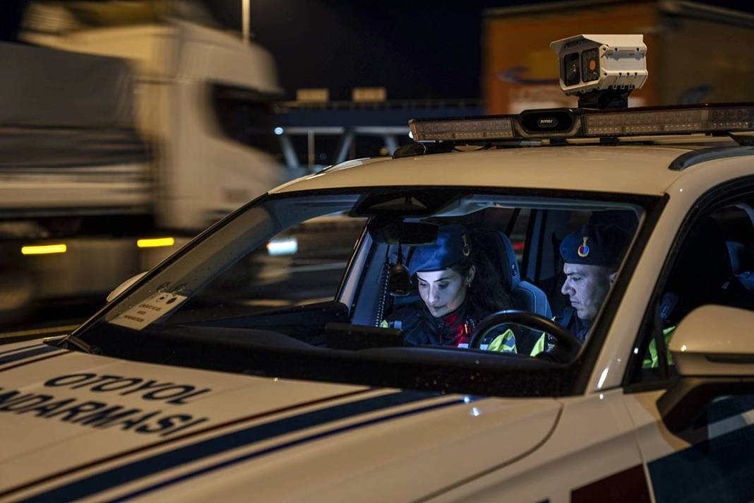 Modern radar sistemleri otoyollarda uçanı kaçanı anında tespit ediyor! 4 kademeli lazerlerle sürekli tarama yapılıyor 29